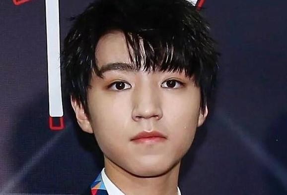 男星脸部大特写：李易峰暴露缺点，千玺有胡渣，杨洋无可挑剔！
