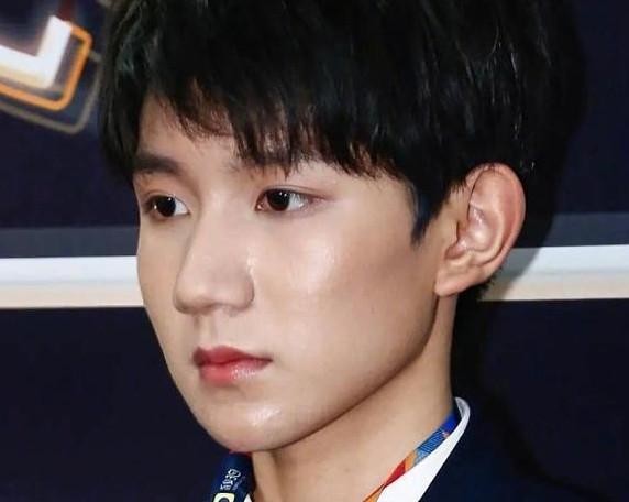 男星脸部大特写：李易峰暴露缺点，千玺有胡渣，杨洋无可挑剔！