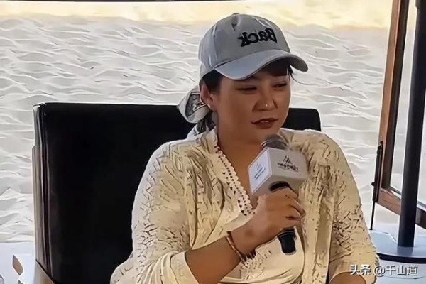 47岁郝蕾采访生图曝光，真实身材引热议，网友：敢对自己宽容点了