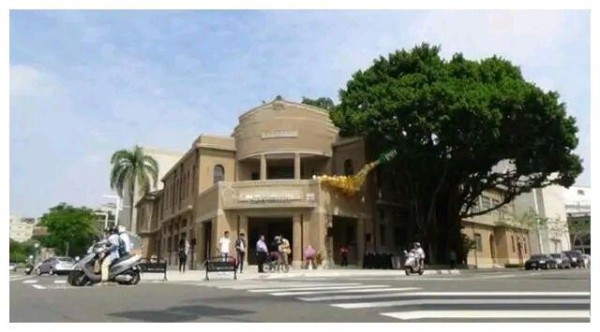 林志玲婚宴场地内景首曝光，庭院古朴典雅氛围好，参天古树成亮点