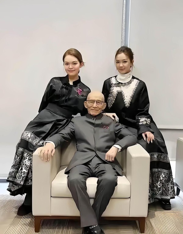 盘点一下和霍建华传出绯闻的十...@分蛋糕的风格的动态