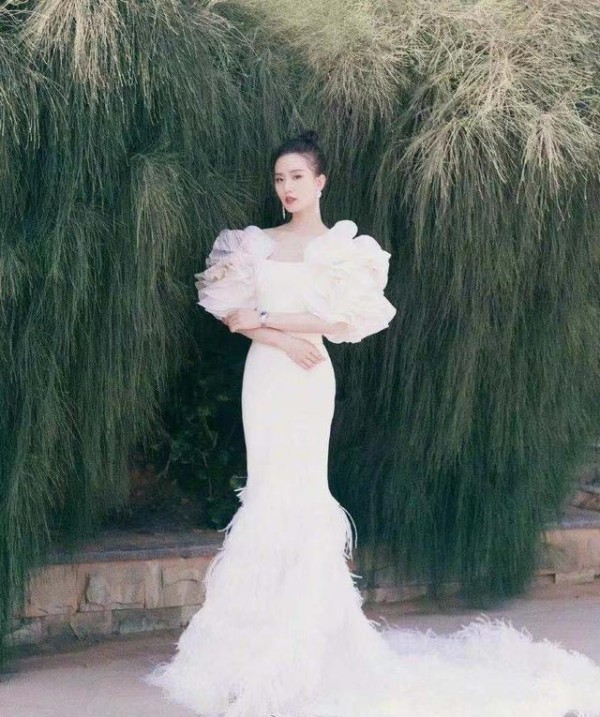 女明星红毯大PK：倪妮从未失手，刘诗诗气质，论气场我只服巩俐