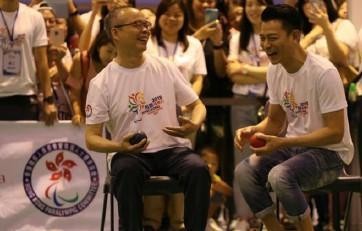 明星慈善都是噱头? 刘德华现身香港残奥日开幕典礼, 表情多多