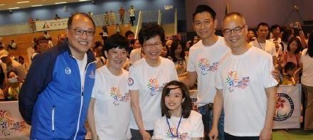 明星慈善都是噱头? 刘德华现身香港残奥日开幕典礼, 表情多多