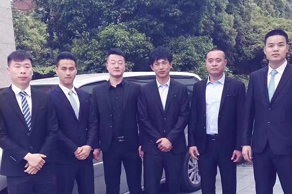 成都单亲妈妈雇环宇兄弟保镖进驻家庭保孩子安全