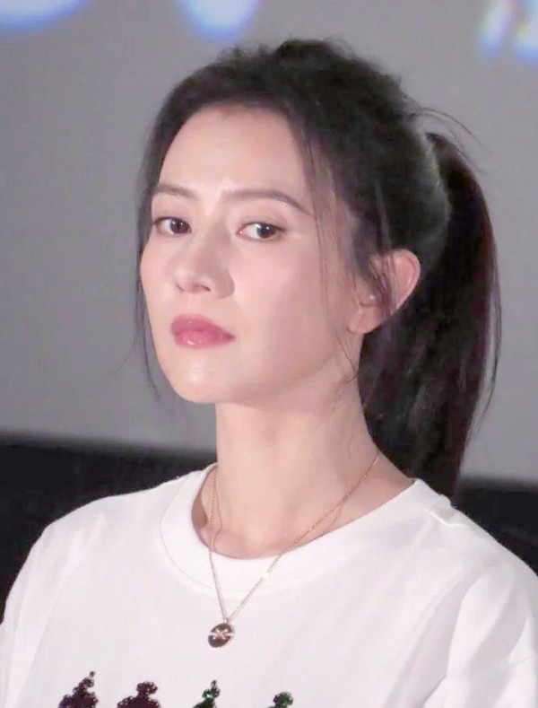 女明星真实颜值大揭秘：高清镜头下的她们谁最美？