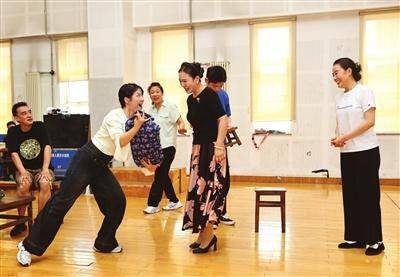 大型原创津味话剧《闯江湖》复排 让经典长出新血肉