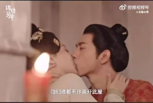 紫现CP的粉丝们终于迎来了他们期待的甜蜜时刻,这场吻戏绝对值得记住