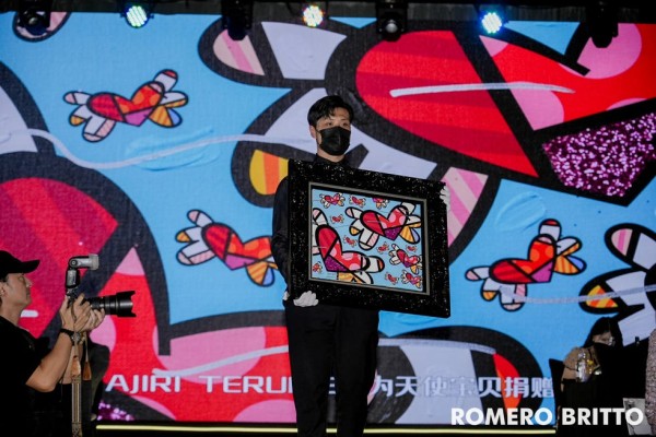 romero britto作品亮相慈善晚宴 传递爱心之光