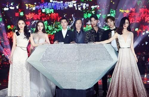 6位流量体明星罕见同框！星光大赏赵丽颖王一博姐弟cp简直太甜了