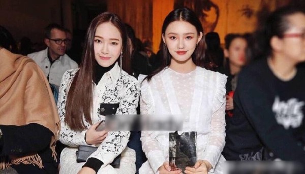 中韩女星同框合影，宋茜身材碾压朴信惠，文咏珊气质胜过郑秀晶