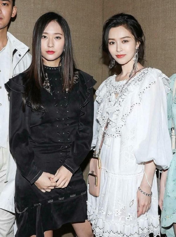 中韩女星同框合影，宋茜身材碾压朴信惠，文咏珊气质胜过郑秀晶