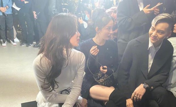 杨幂、刘诗诗，妆容发型一致，绝美同框