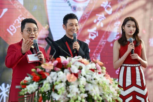 黄晓明关晓彤代言北京台春晚 