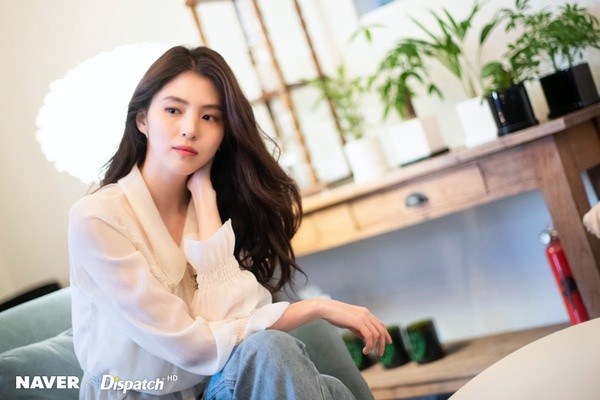 孫藝珍把醜單品穿出女神風格！女星襯衫穿搭技巧，韓素希、LISA是韓網推最強穿搭範本！