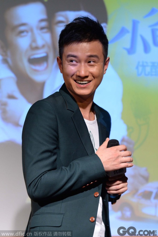 文章能做导演？当无数人对此表示高度怀疑时，文章用其导演处女作《小爸爸》证明了自己的导演实力。那时文章和马伊琍还是圈内的“模范夫妻”，如今二人的关系因为文章劈腿一事而扑朔迷离。