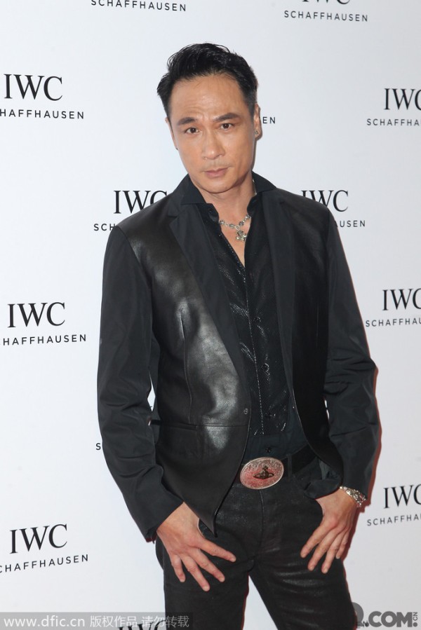 港星吴镇宇是TVB的老牌帅哥，或许帅男也有当腻的时候，吴镇宇也曾做过导演，但似乎都不如做演员来得成功，四部电影虽有好友的卖力加盟，但均已惨淡告终。看来，我们的老帅哥还是乖乖的去演戏吧。 