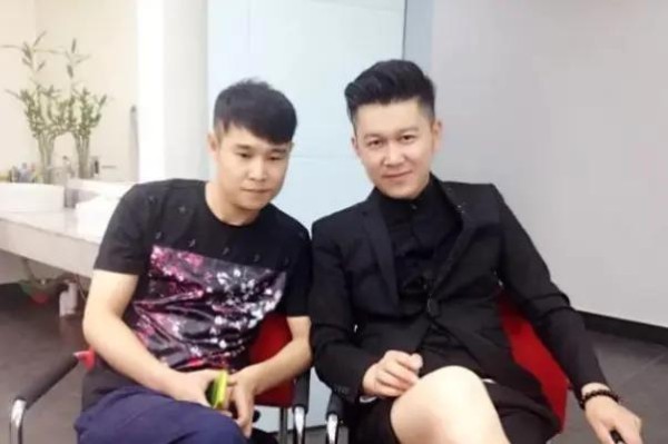 他是中国“最倒霉”的歌手，自己写的歌唱不红，别人一唱就红