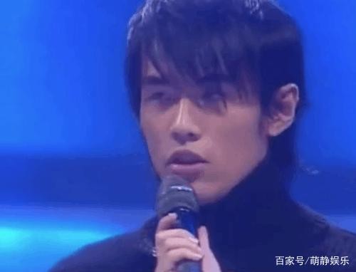 16年前刘德华称周杰伦为偶像，多年后这一幕，证明他只是逢场作戏