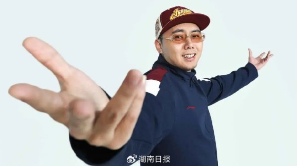 歌手揽佬。