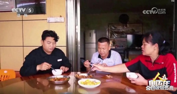 看完全红婵父母的采访泪目了：你永远不知道婵父的三观能有多正