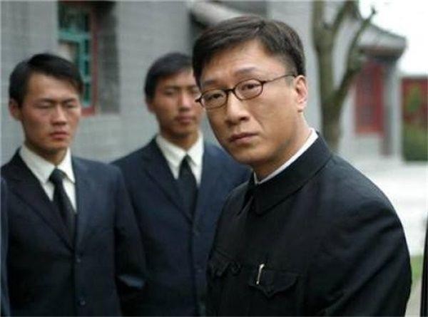 六位穿“中山装”的明星，张国荣温柔，郑伊健经典，他却辣眼睛！