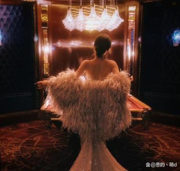 吴谨言惊艳亮相引热议：明星“完美”背后代价几何？