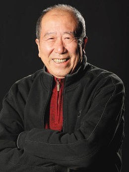张村长(雷恪生饰演)
