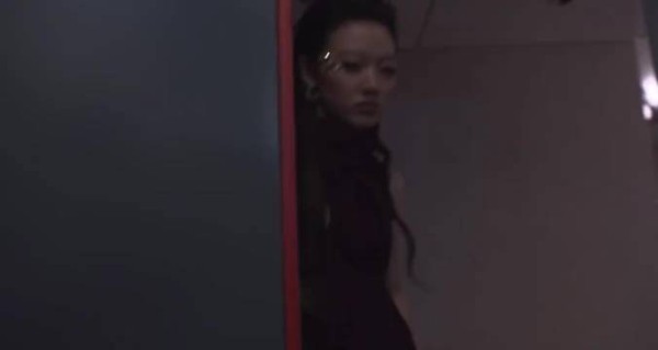 单依纯听闻Grace淘汰当场黑脸，赞其表演真诚唱功出色