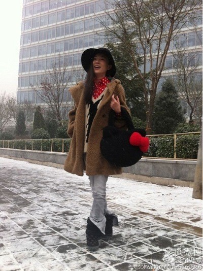 霍思燕晒雪中靓照