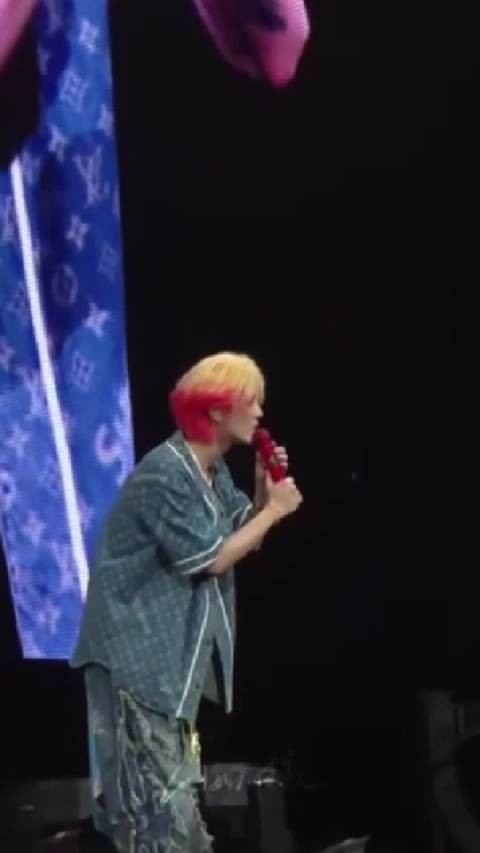 鹿晗在演唱会说想去看苏超