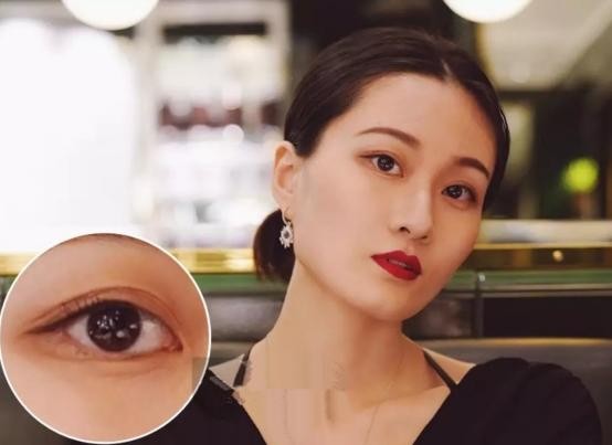 看完“女明星”涂眼霜，才明白眼部保养技巧，现在改正还来得及