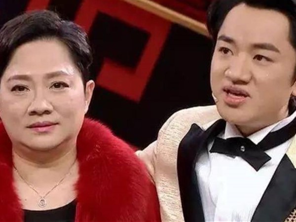 儿子容易遗传妈妈的3个特征，这三组明星母子照片，像到没谁了