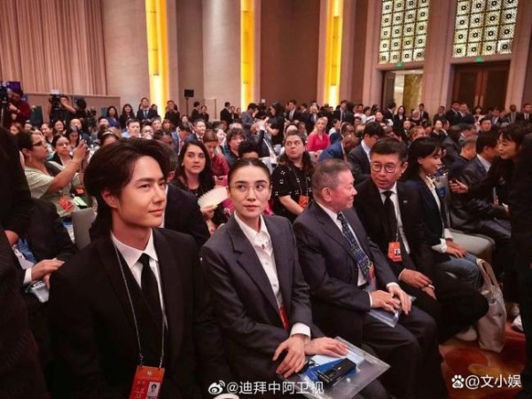 王一博出席文明对话会议直言很激动 从T台到国际论坛无缝切换