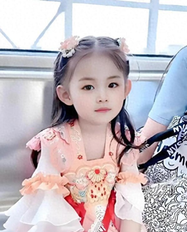 杨幂17次赴港为女儿庆生？揭秘明星离婚后的亲子关系