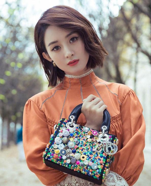 时尚圈没资源真不行？同样是迪奥形象大使，为啥赵丽颖待遇这么差