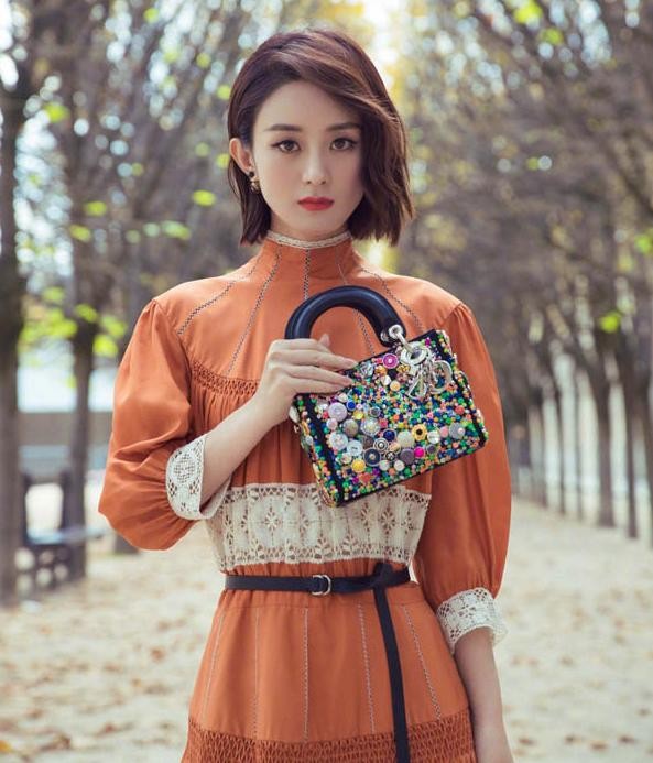 时尚圈没资源真不行？同样是迪奥形象大使，为啥赵丽颖待遇这么差