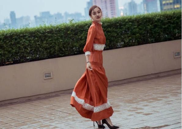 时尚圈没资源真不行？同样是迪奥形象大使，为啥赵丽颖待遇这么差