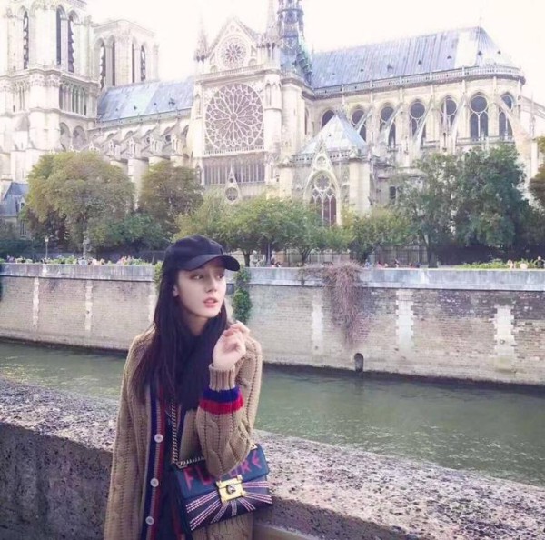 这次被迪丽热巴的旅行照彻底征服!连杨幂都输了!
