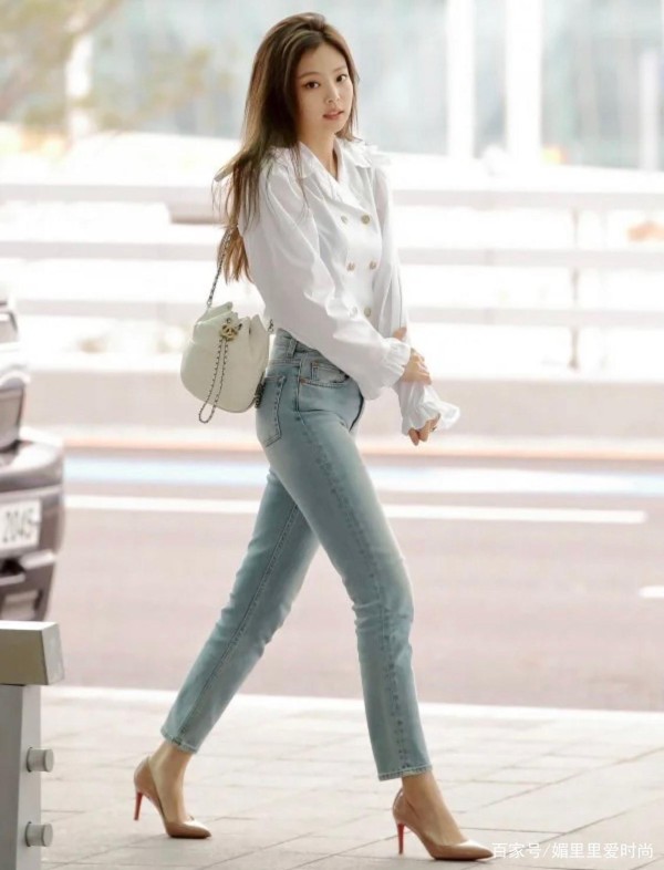 春季明星流行穿搭，公主风衬衫显甜美，嘻哈风不是谁都能穿出效果