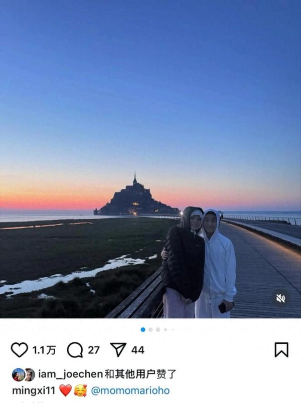 奚梦瑶何猷君法国旅行，打卡周杰伦专辑封面取景地，同框浪漫甜蜜