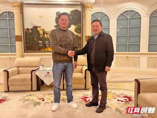 特写丨一场价值过亿的握手