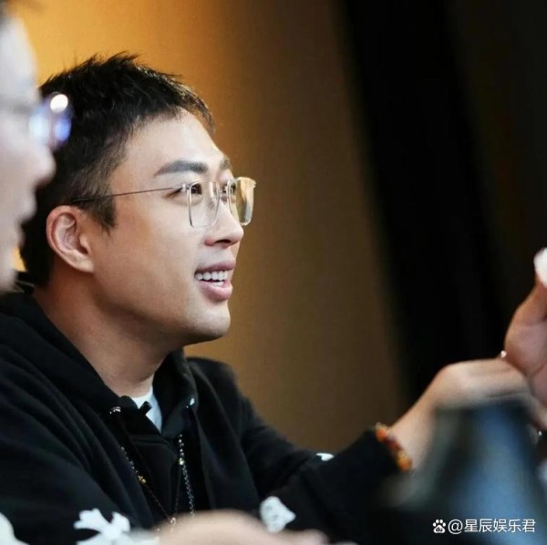 于正的“帮忙”有多可怕？本想替洪尧解围，反手曝光另一对艺人恋情