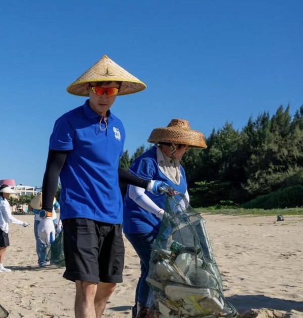 胡歌回应为何常在西藏青海被偶遇，要做公益志愿者置身自然