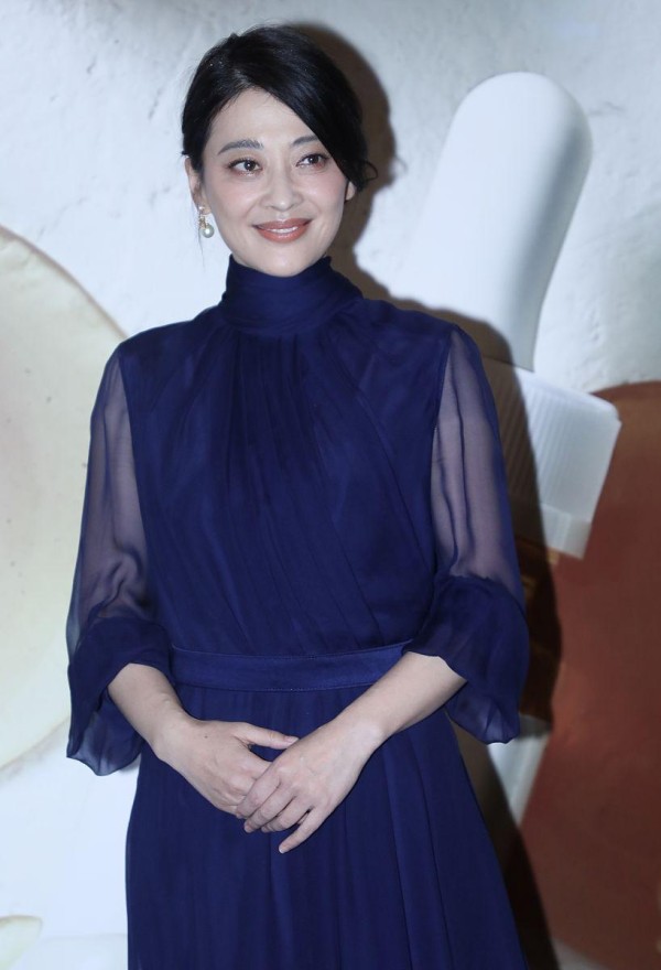 梅婷直播道歉引热议！陈建斌寻校长竟是《中国式家长》第12集？