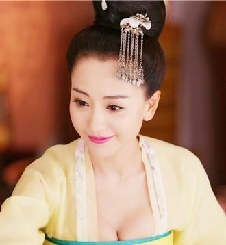 娱乐圈再爆“潜规则”，赵丽颖也没能幸免，于正“真面目”被扒出