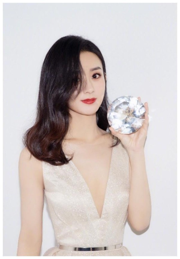 娱乐圈小花旦原来是上位的，细扒赵丽颖上位史。