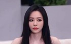 张靓颖是彻底放开了，人不但美，而且坐姿霸气。