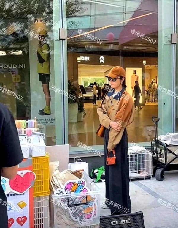 孙俪带娃逛集市，明星育儿观引热议，教育真谛是什么？