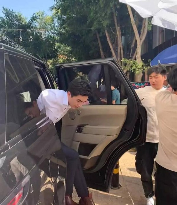 有种型男叫林更新，“穿衣显瘦，脱衣有肉”，不愧是九亿少女的梦
